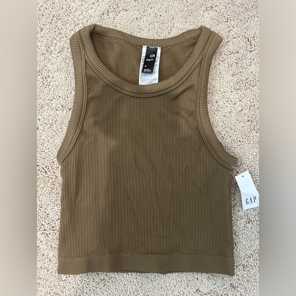 NEW WITH TAG Woman’s small Gap tank top